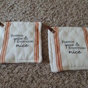 NEW Lot of 2 pot holders - pumpkin spice theme